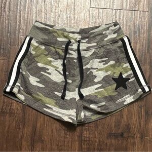 Random Hearts Camouflage Shorts with Star Detail girls 4